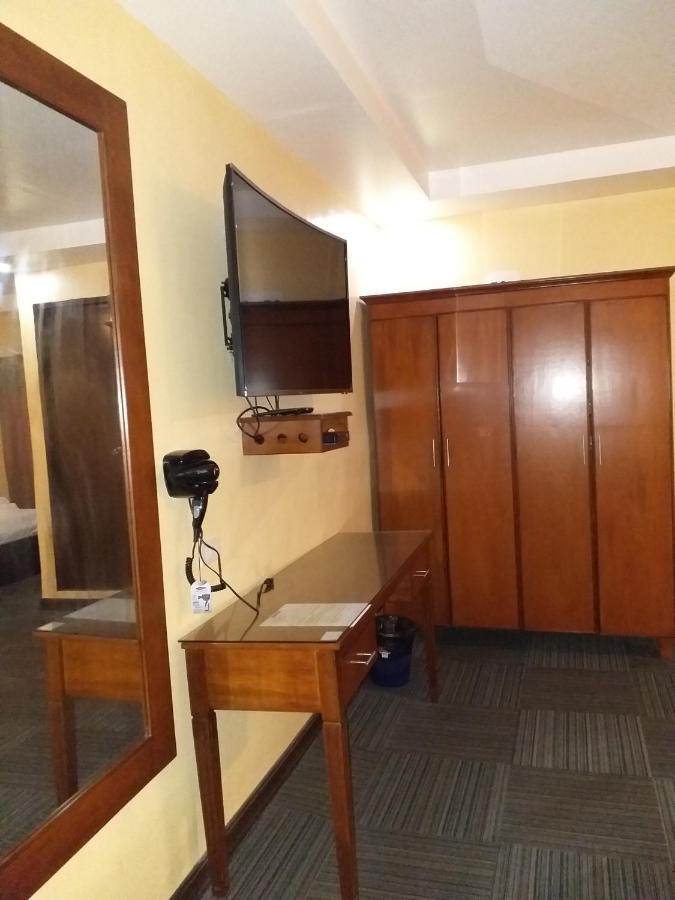Hotel Fenson Анхелес Экстерьер фото